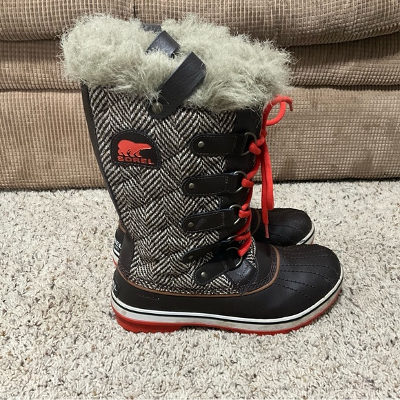 Sorel Black and Red Herringbone Boots - Picture 5 of 16